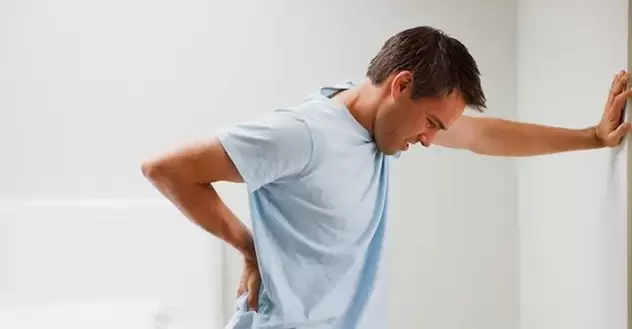Bolesť v lumbosakrálnej oblasti u muža je znakom chronickej prostatitídy